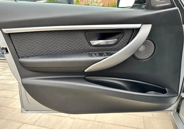 BMW Seria 3 cena 74000 przebieg: 167000, rok produkcji 2017 z Szczecin małe 781